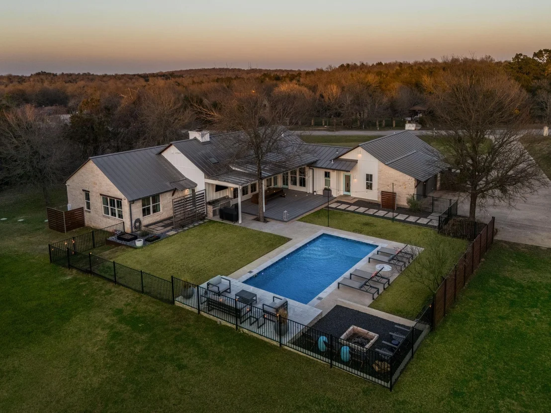 Photo of 220 Estate ROW