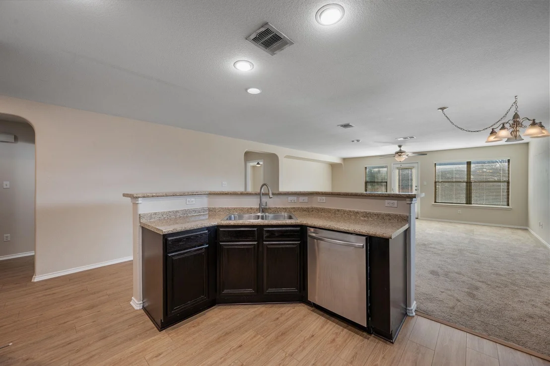 Photo of 913 Mahomet DR