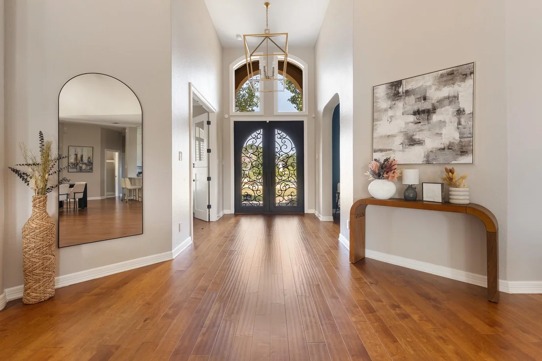 Photo of 100 Dovetail LN
