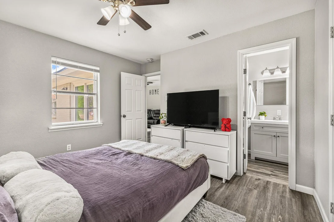 Photo of 1302 Phyllis DR