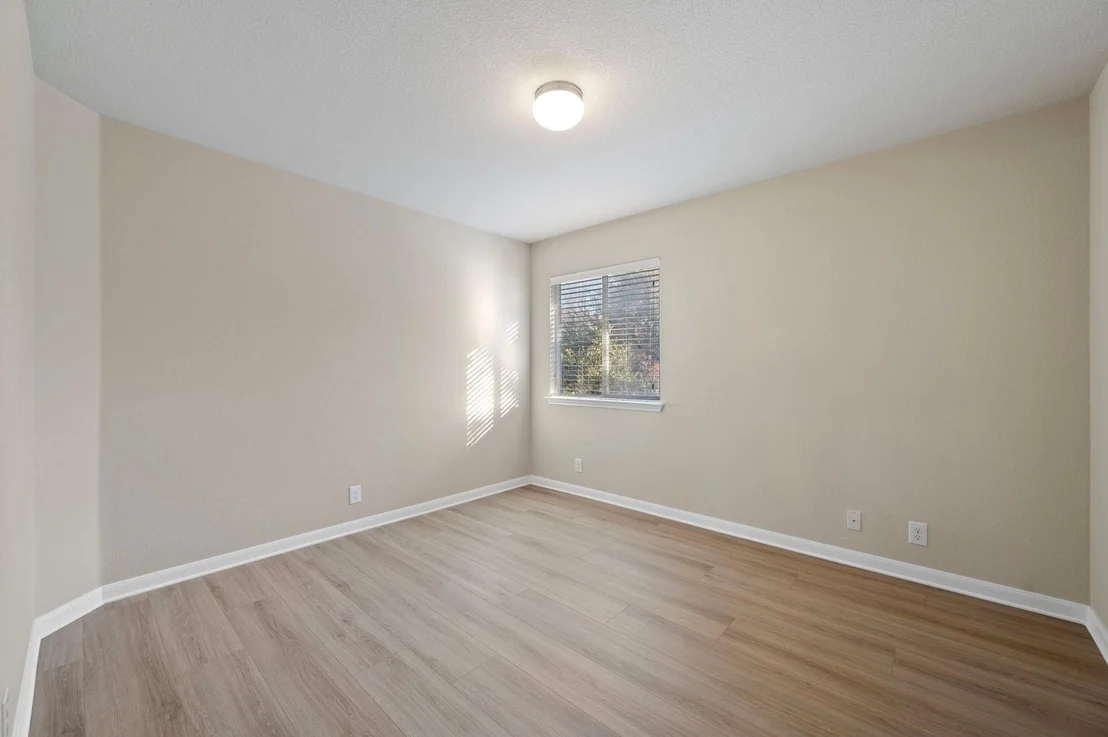 Photo of 512 Glacial Stream LN