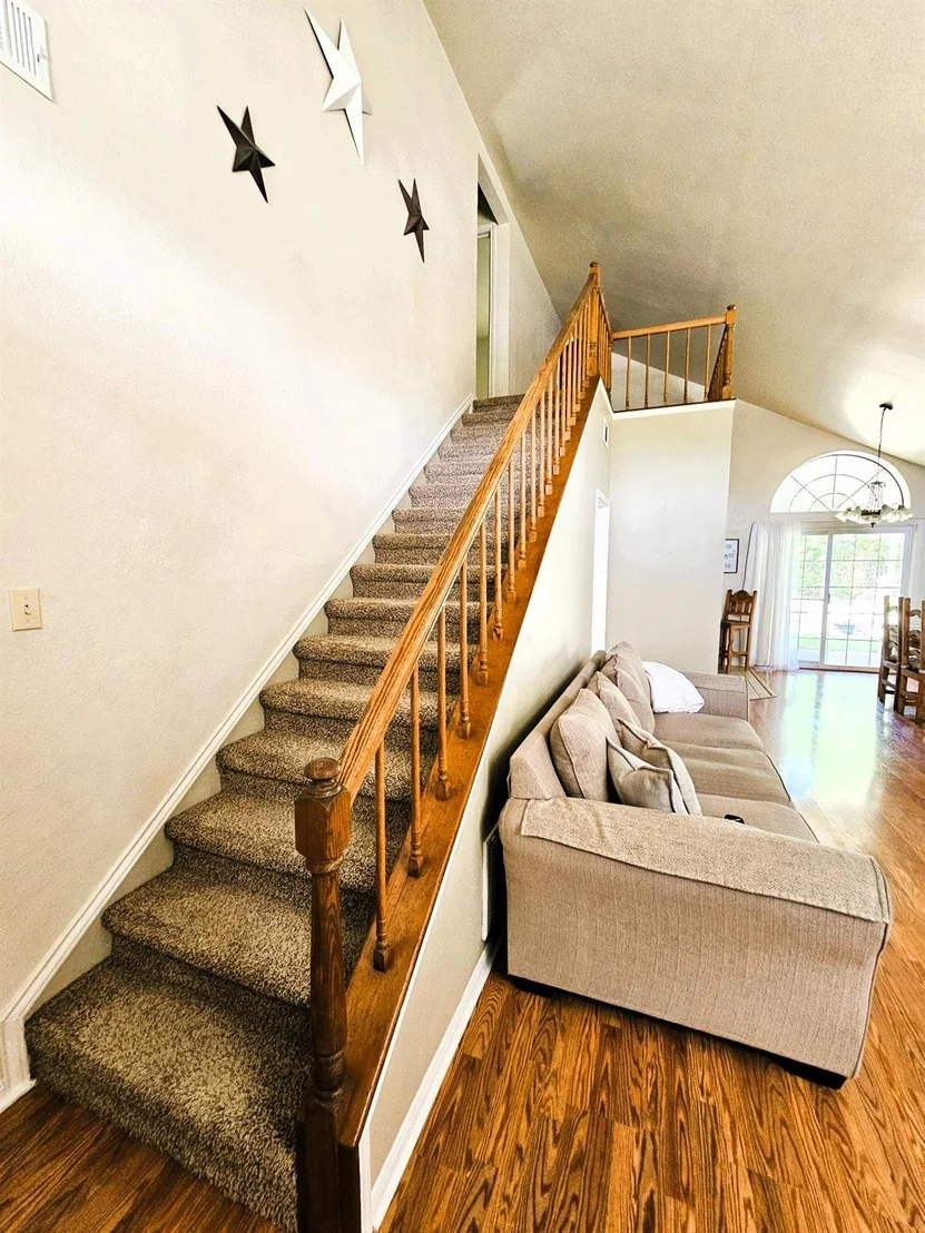 Photo of 1202 Bowen Ave