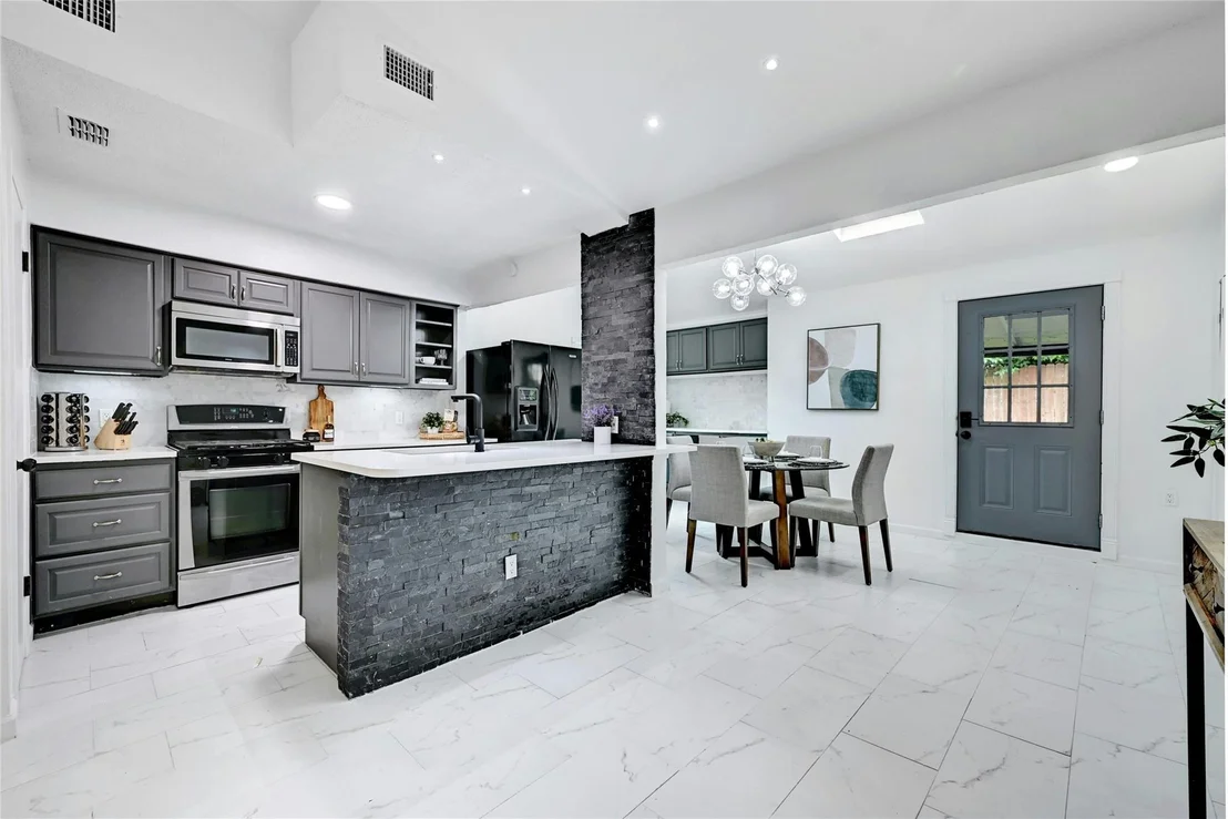 Photo of 7007 Carwill DR