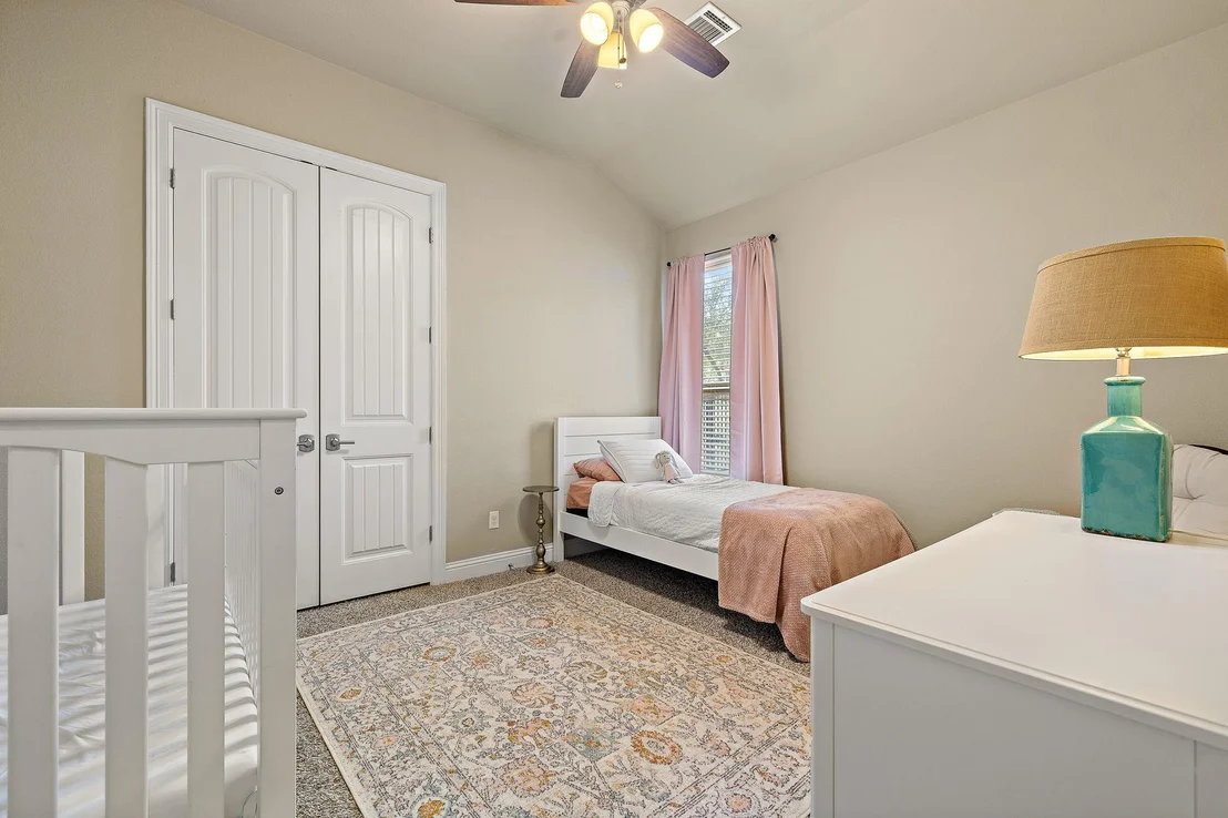 Photo of 1008 Jonathan CV