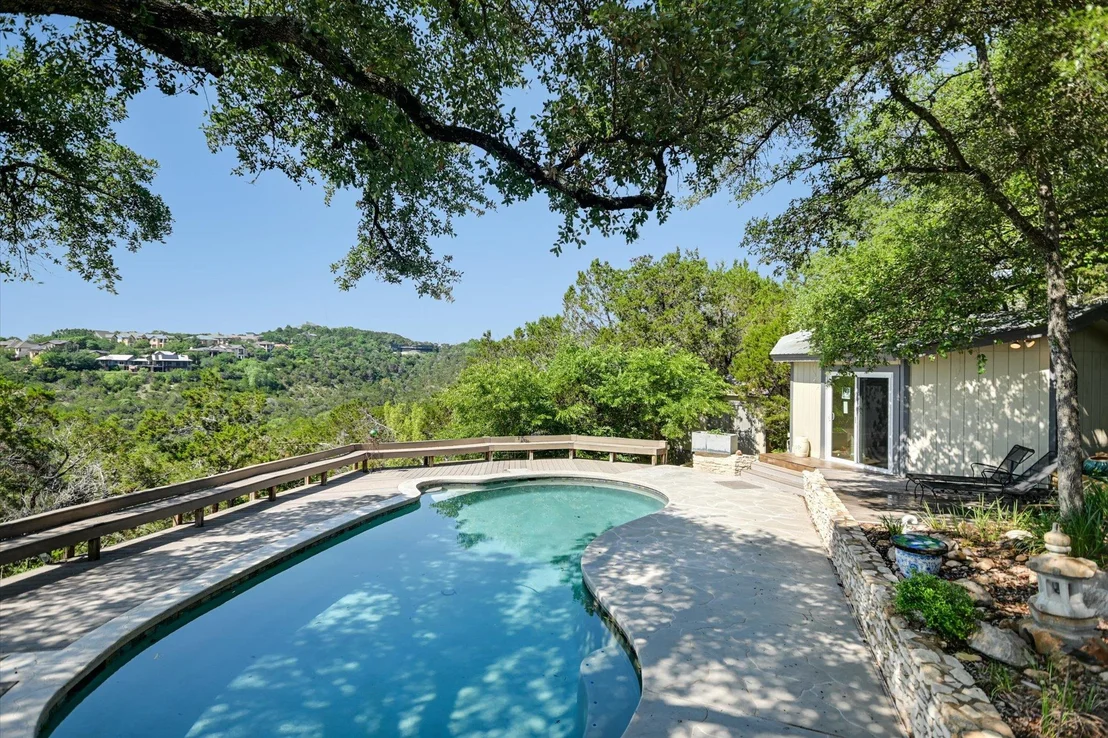 Photo of 1004 Castle Ridge RD