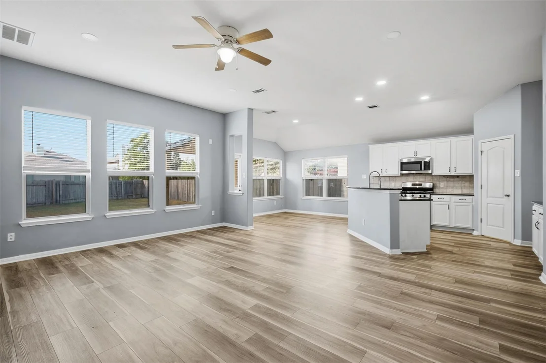 Photo of 1207 Utopia LN