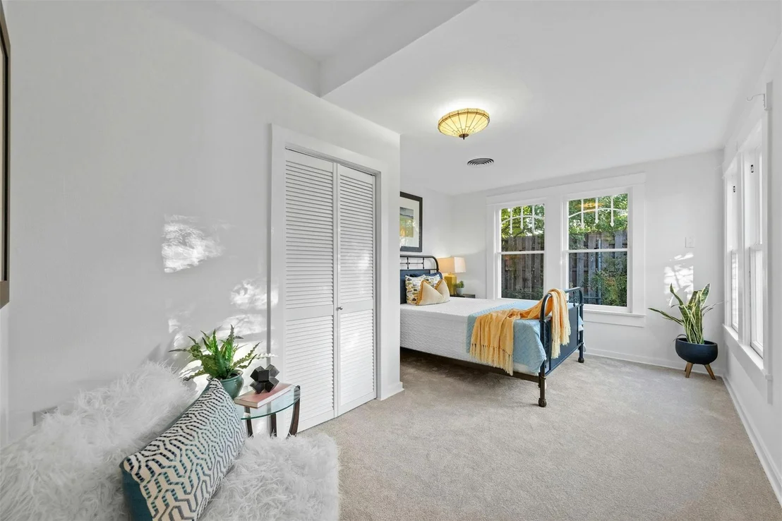 Photo of 3505 West Ave