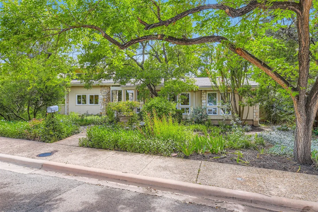 Photo of 1901 Cresthaven DR