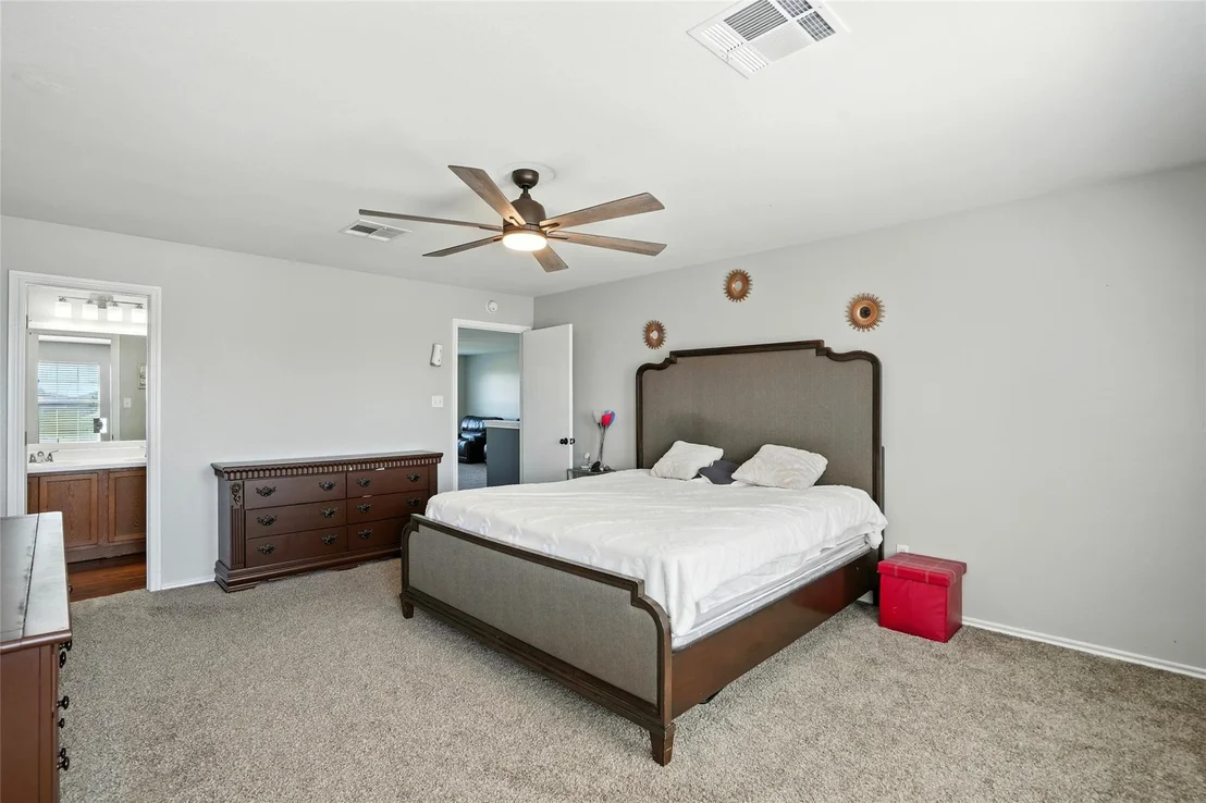 Photo of 221 Herrera TRL