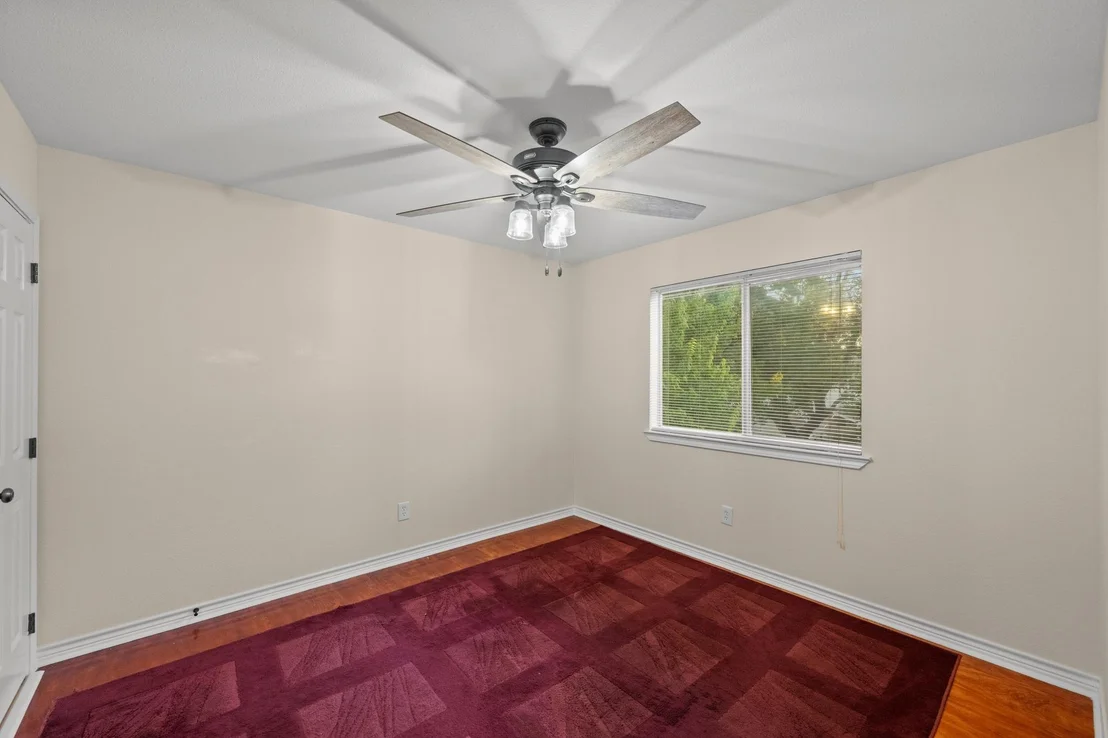 Photo of 1904 Oakridge DR