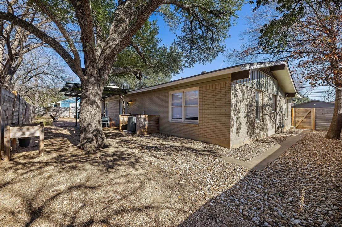 Photo of 1802 Hutto RD