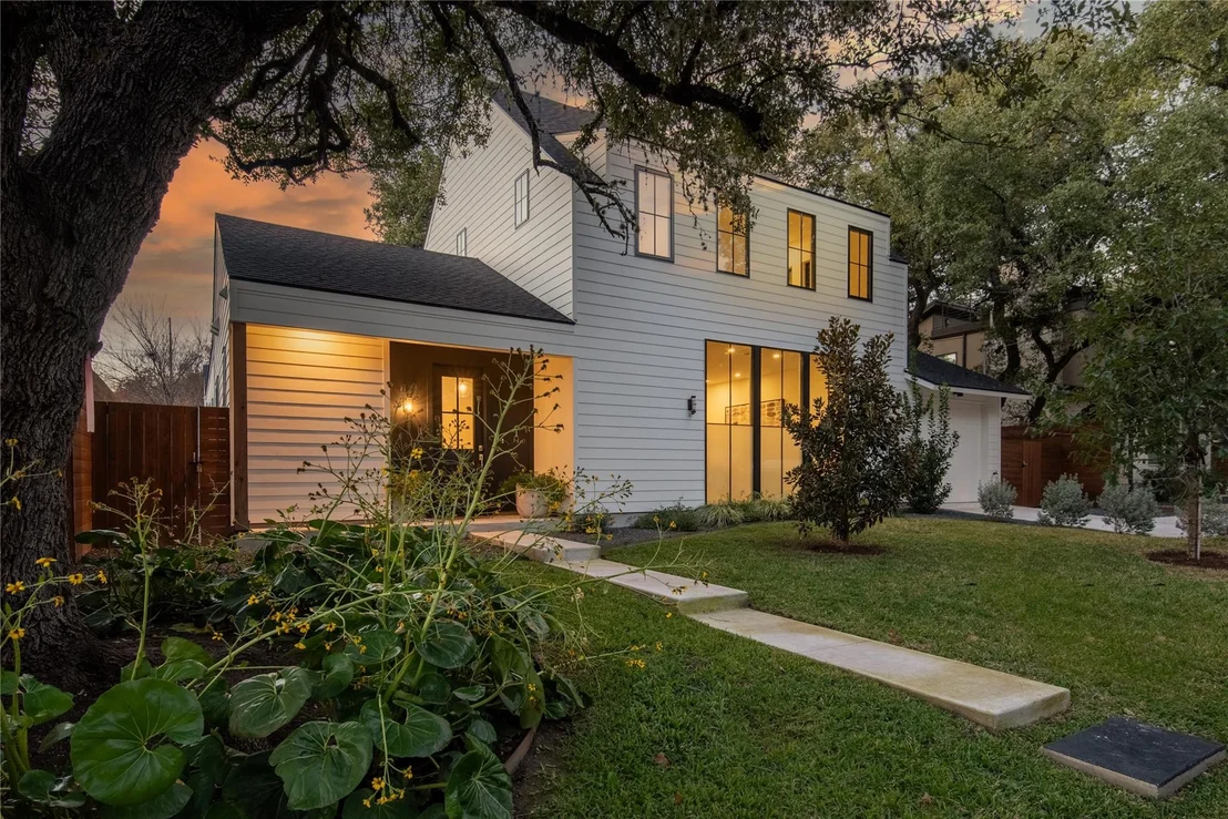 Photo of 2610 Oak Crest Ave