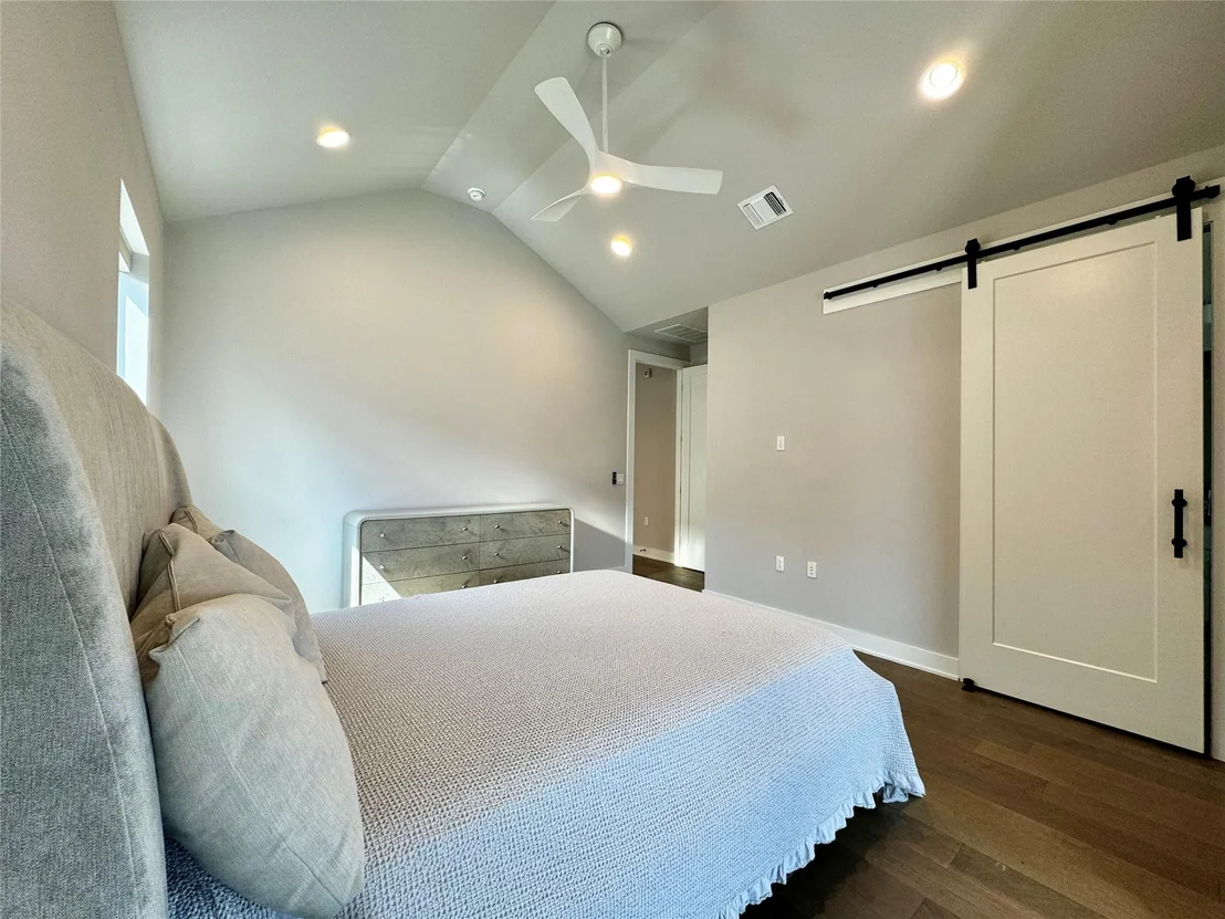 Photo of 3905 Taniguchi ST