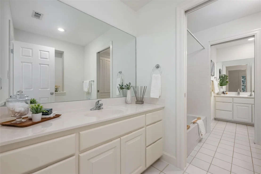 Photo of 117 Oakbluff CV