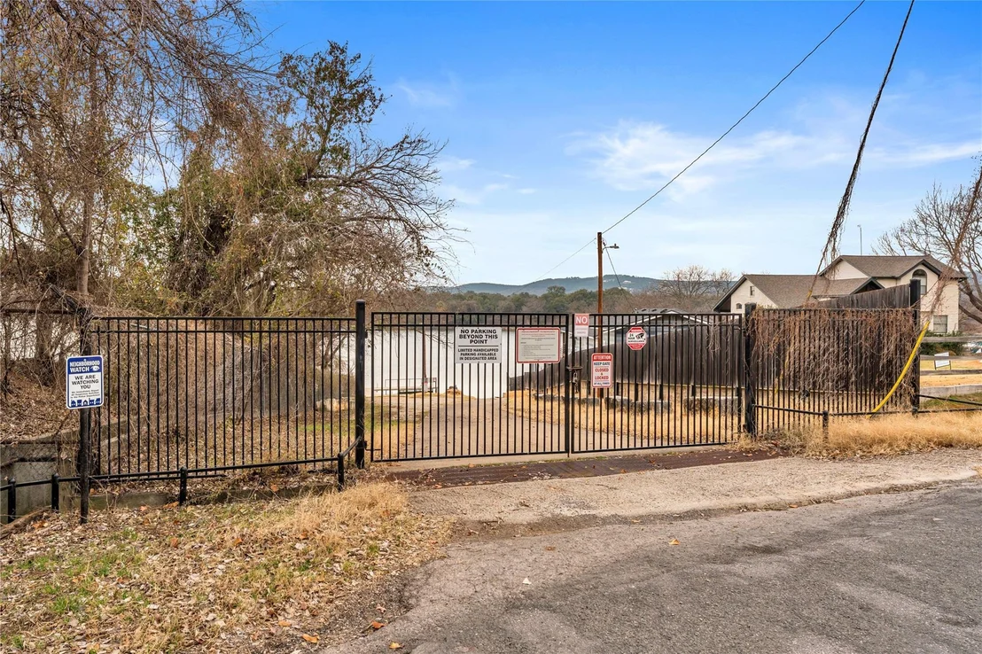 Photo of 312 Apache DR