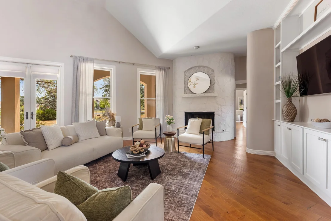 Photo of 100 Dovetail LN