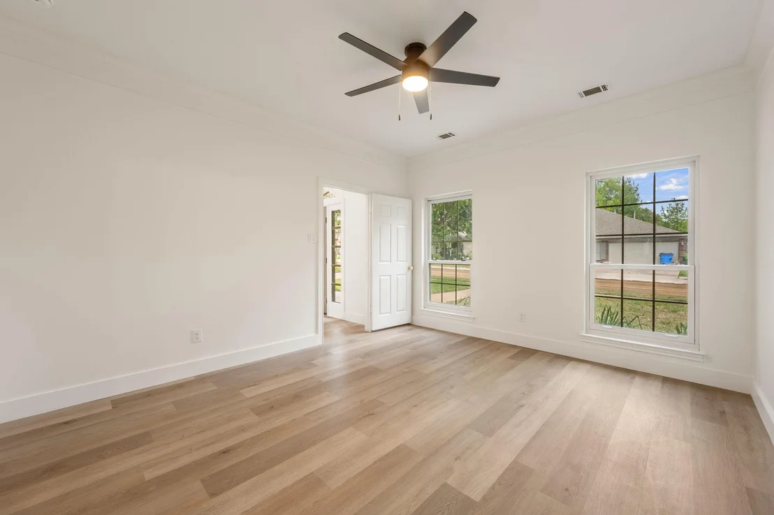 Photo of 1102 Twin Creek DR