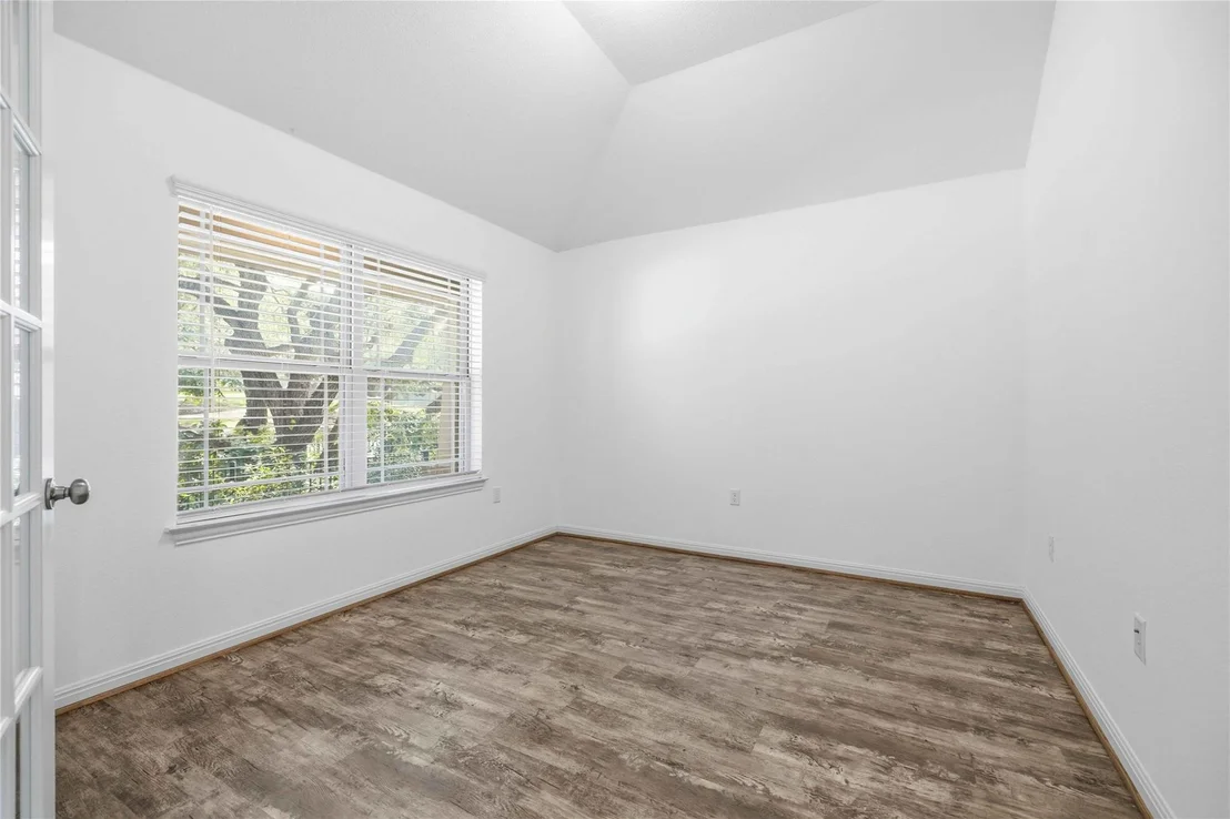 Photo of 707 Allende BND