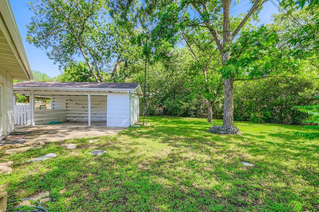 Photo of 1610 Broadmoor DR
