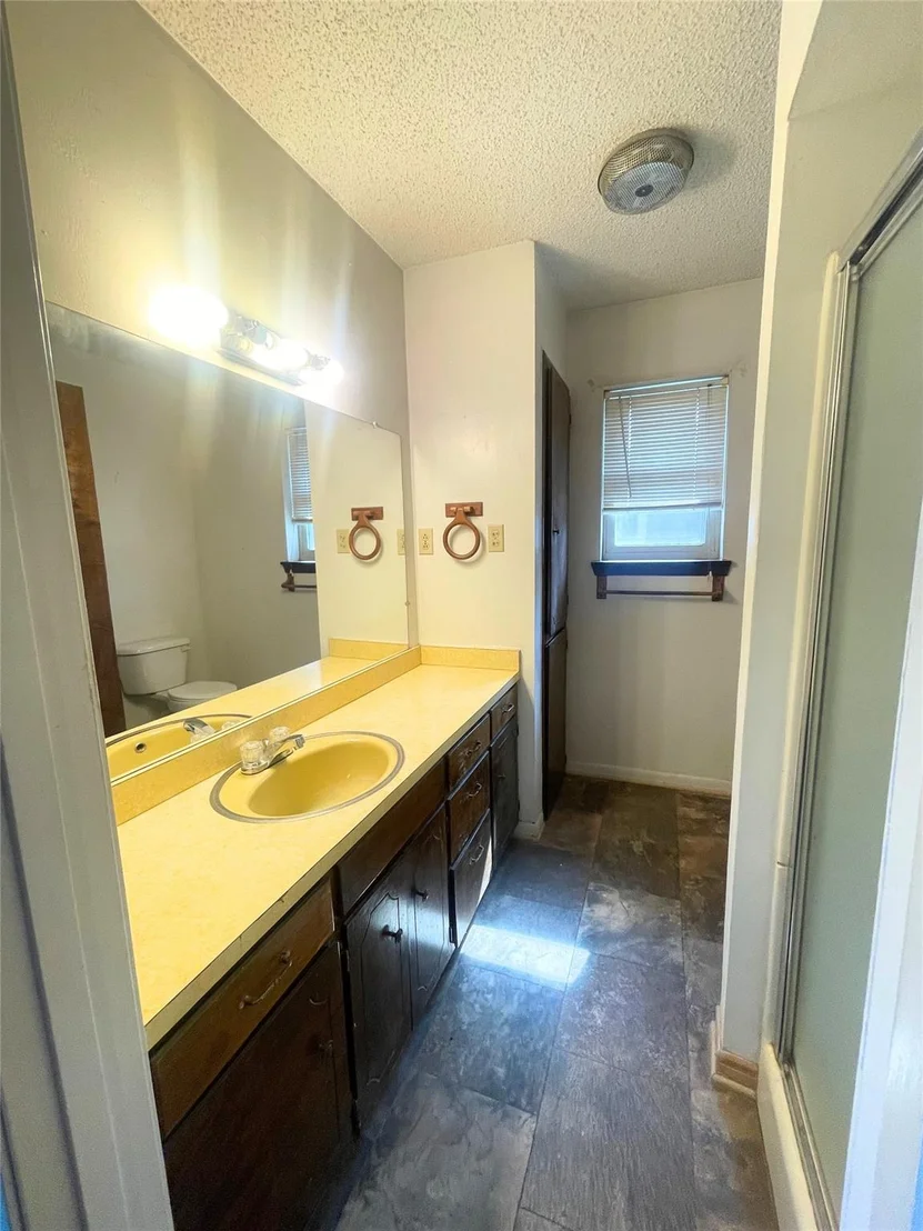 Photo of 121 Bruce ST