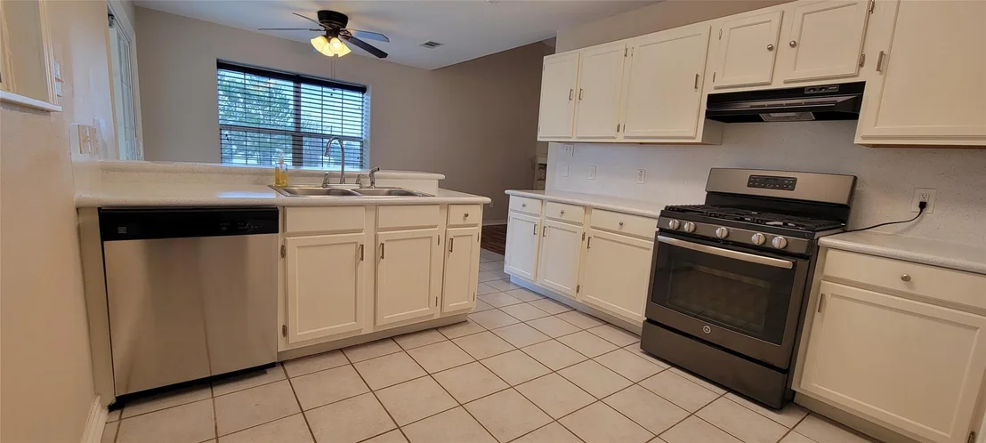 Photo of 195 Cardinal DR