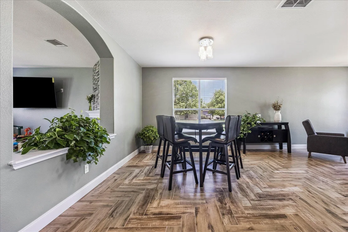 Photo of 643 Shadow Creek BLVD