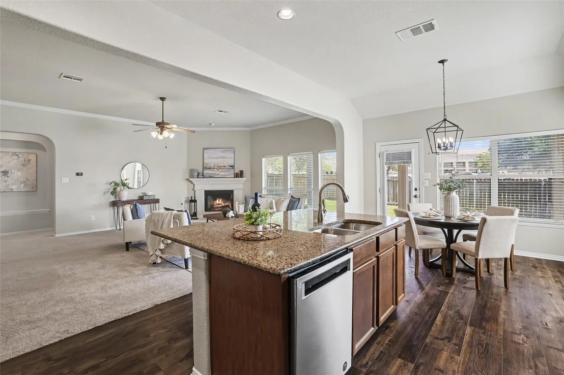 Photo of 903 Madrone DR