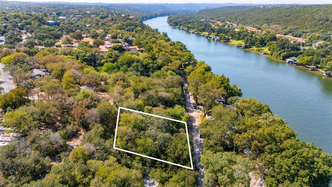 Photo of 2805 Edgewater DR