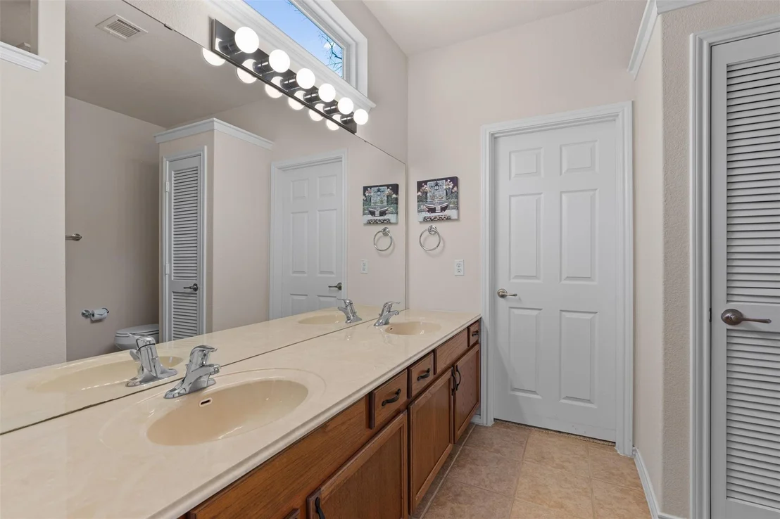 Photo of 225 Winter DR