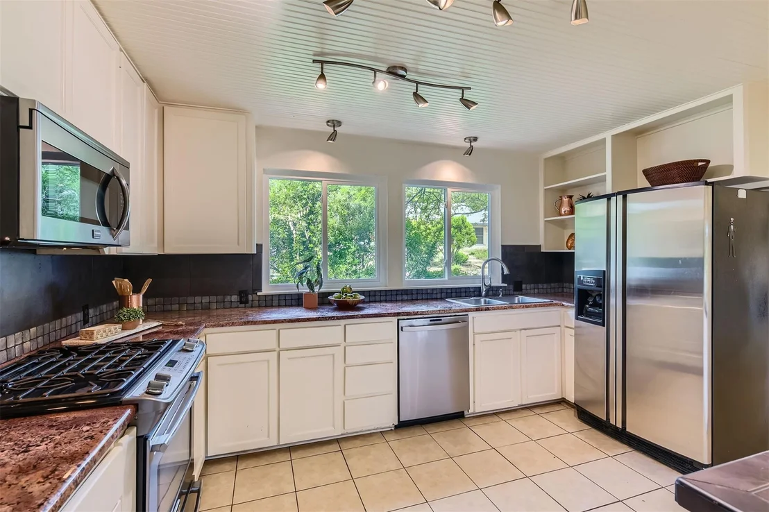 Photo of 1901 Cresthaven DR