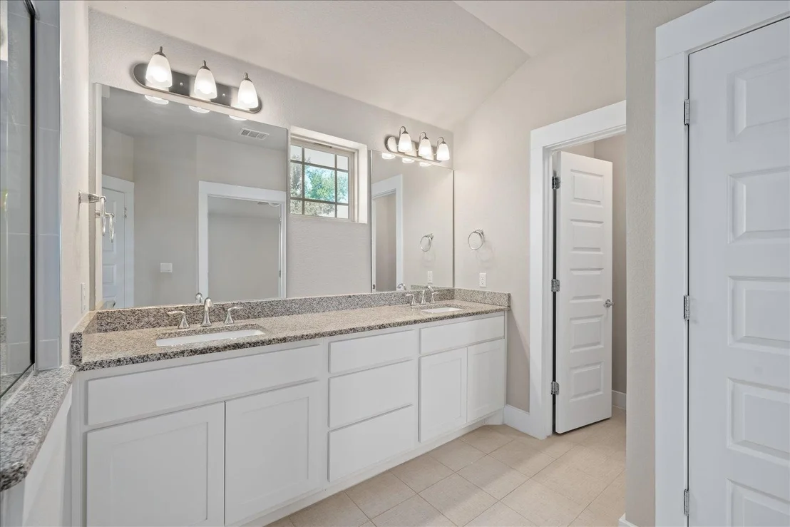 Photo of Unit 4 at 9305 McKnight LOOP