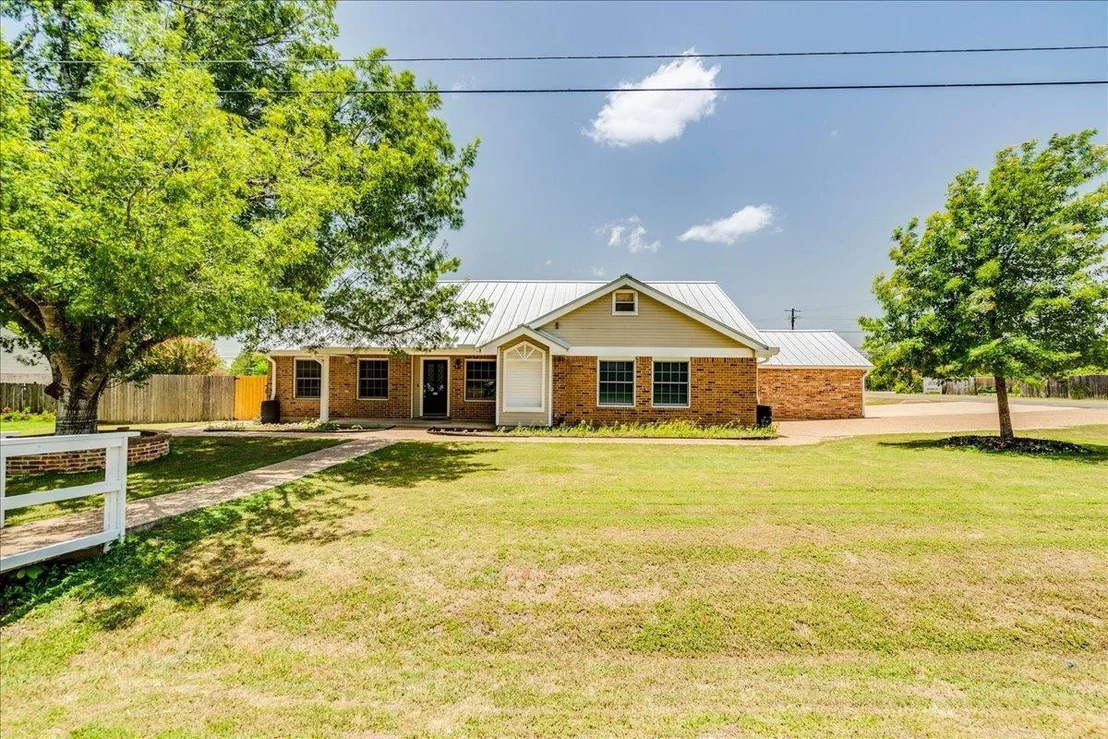 Photo of 301 Verbena DR