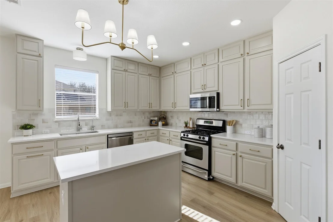 Photo of 1502 Summercrest BLVD