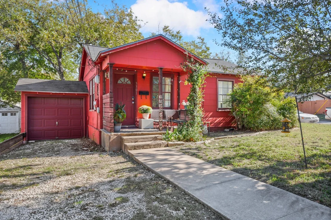 Photo of 3301 Robinson Ave