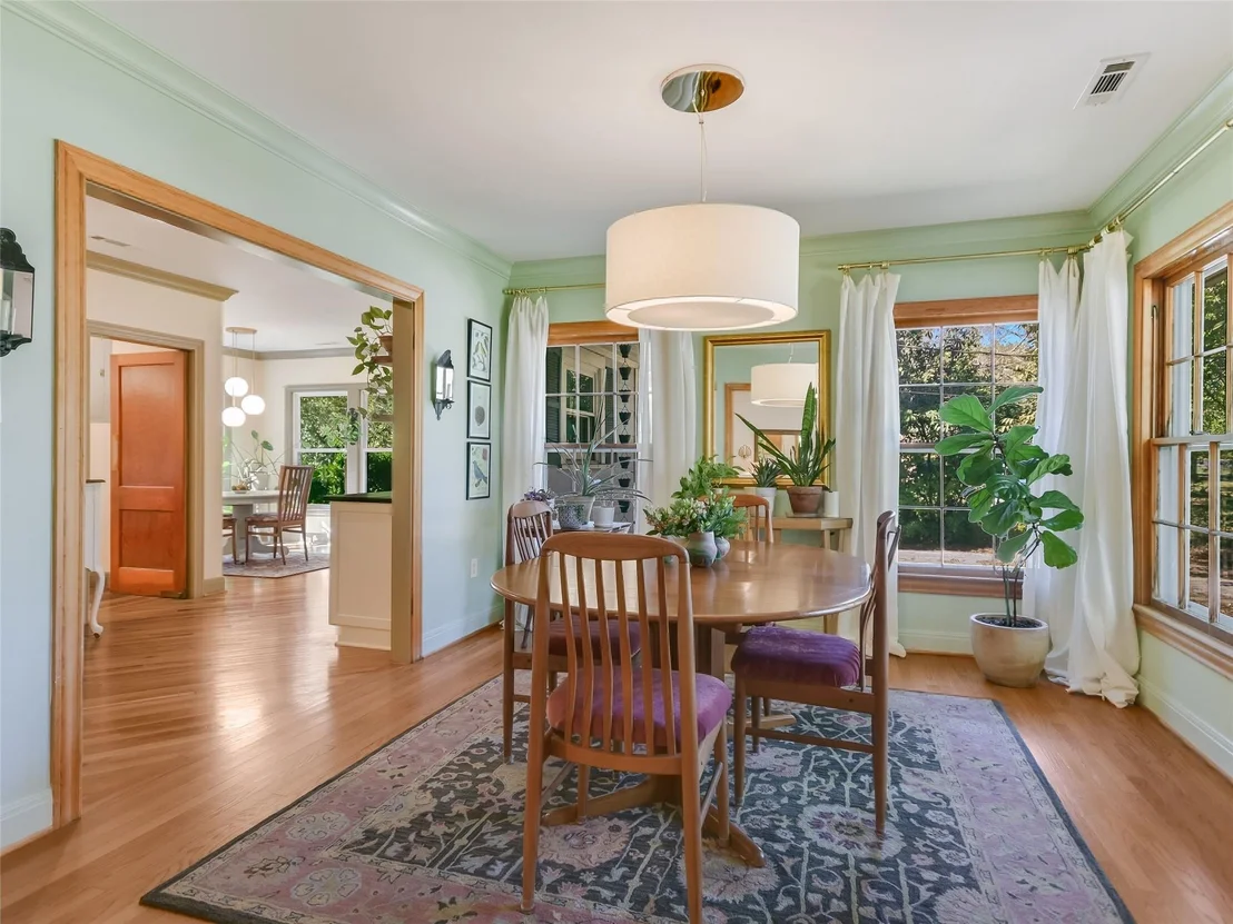 Photo of 1004 N Main ST