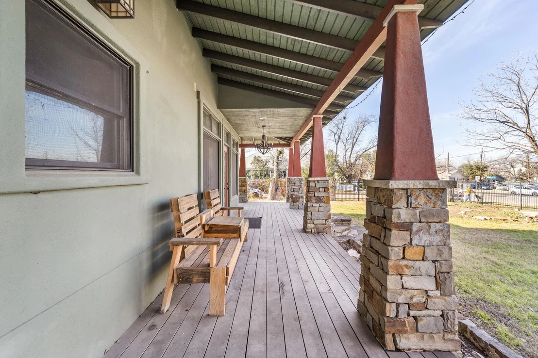 Photo of 2203 Lindell Ave