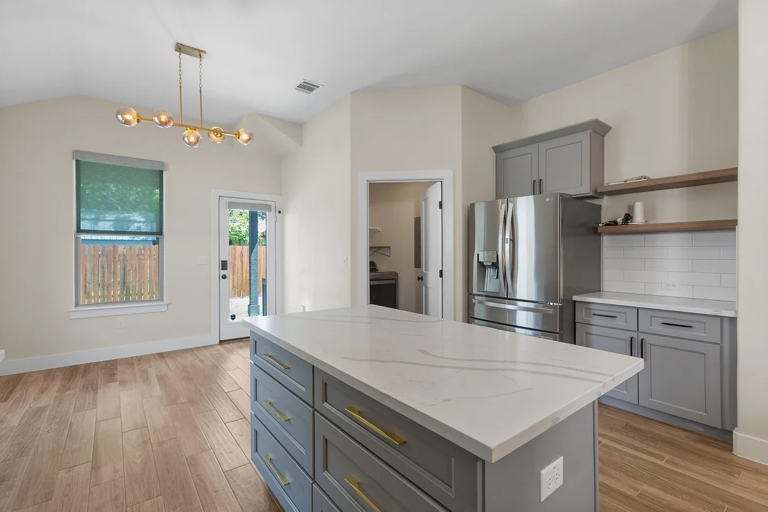 Photo of 303 W Browning ST