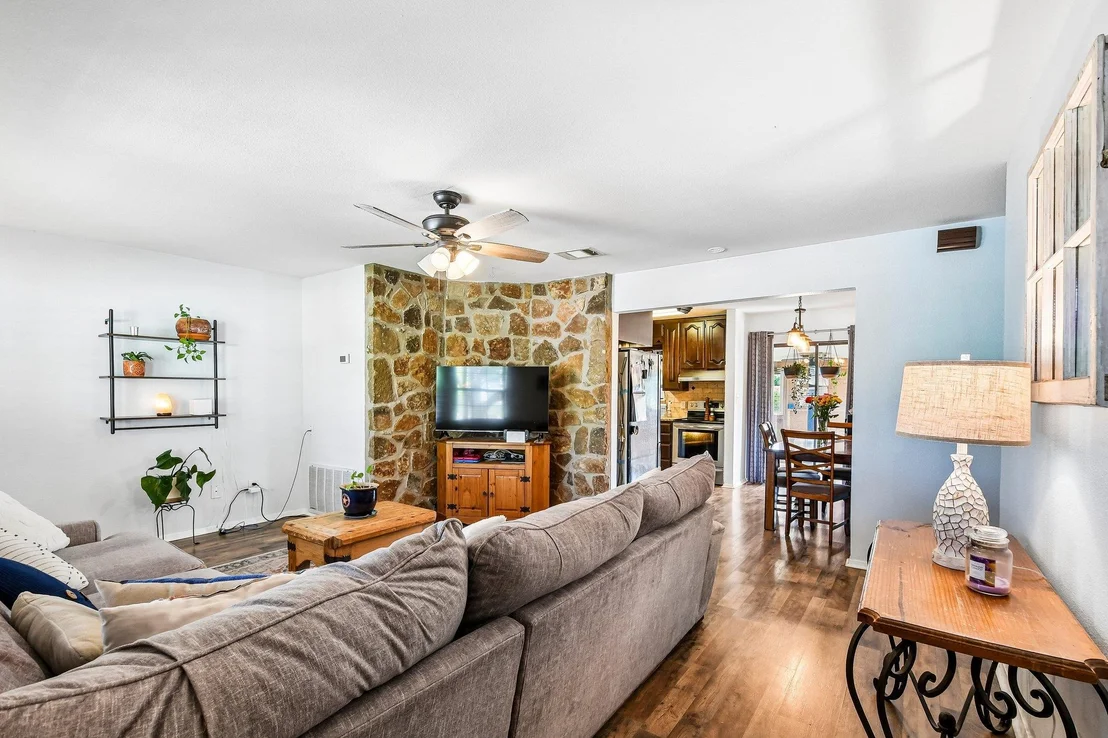 Photo of 115 Mountain View DR