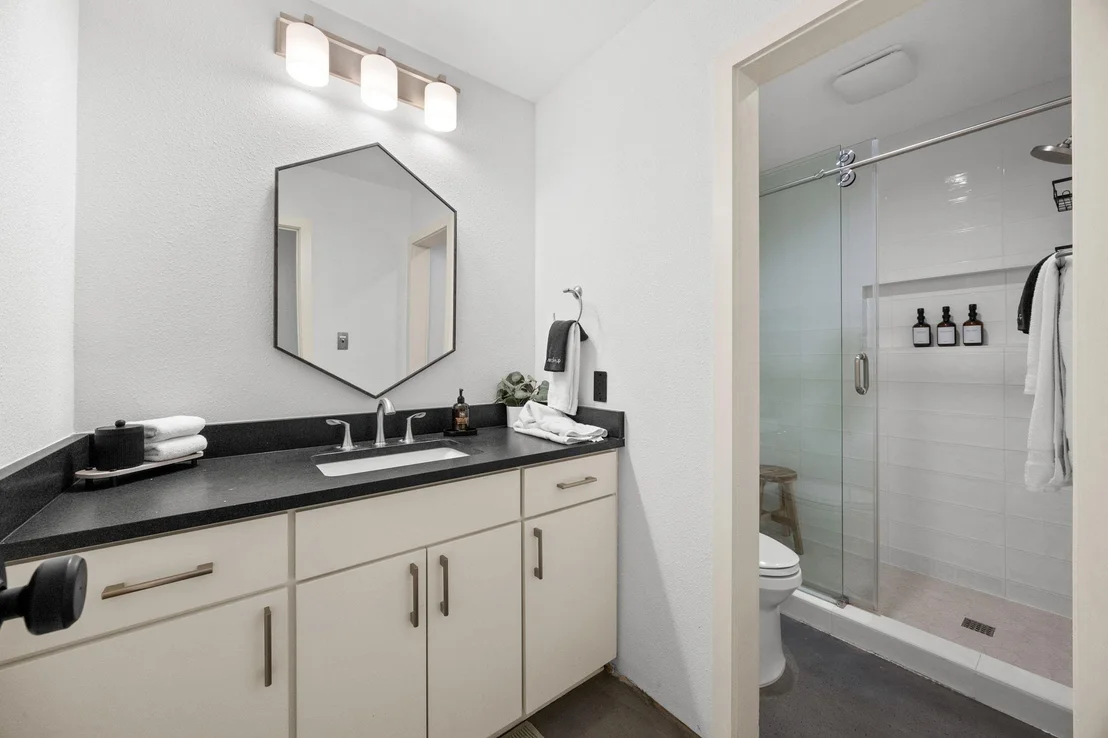 Photo of 3807 Cedar GLN