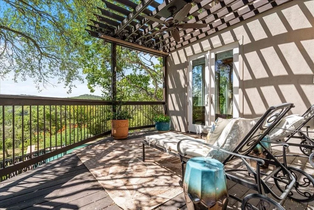 Photo of 4100 Love Bird LN