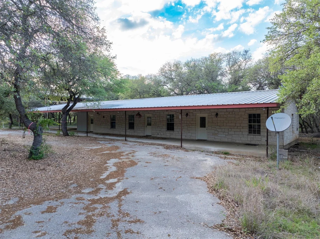 Photo of 1050 Oak Grove RD