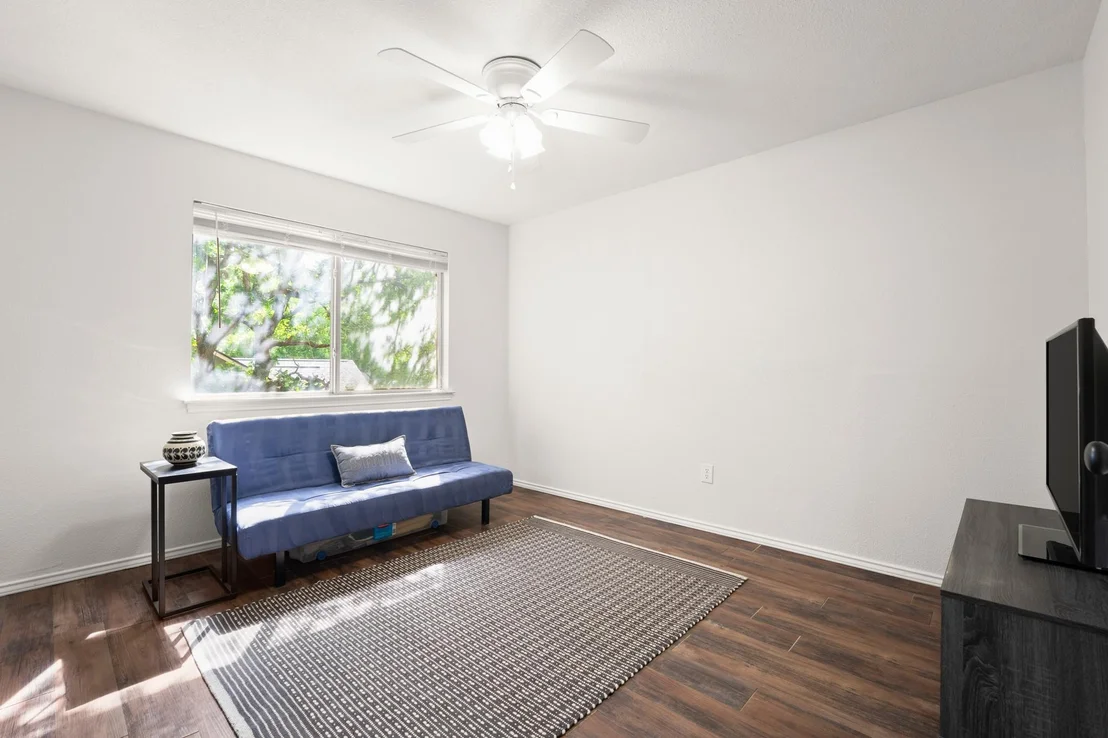 Photo of 1812 Sylvia LN