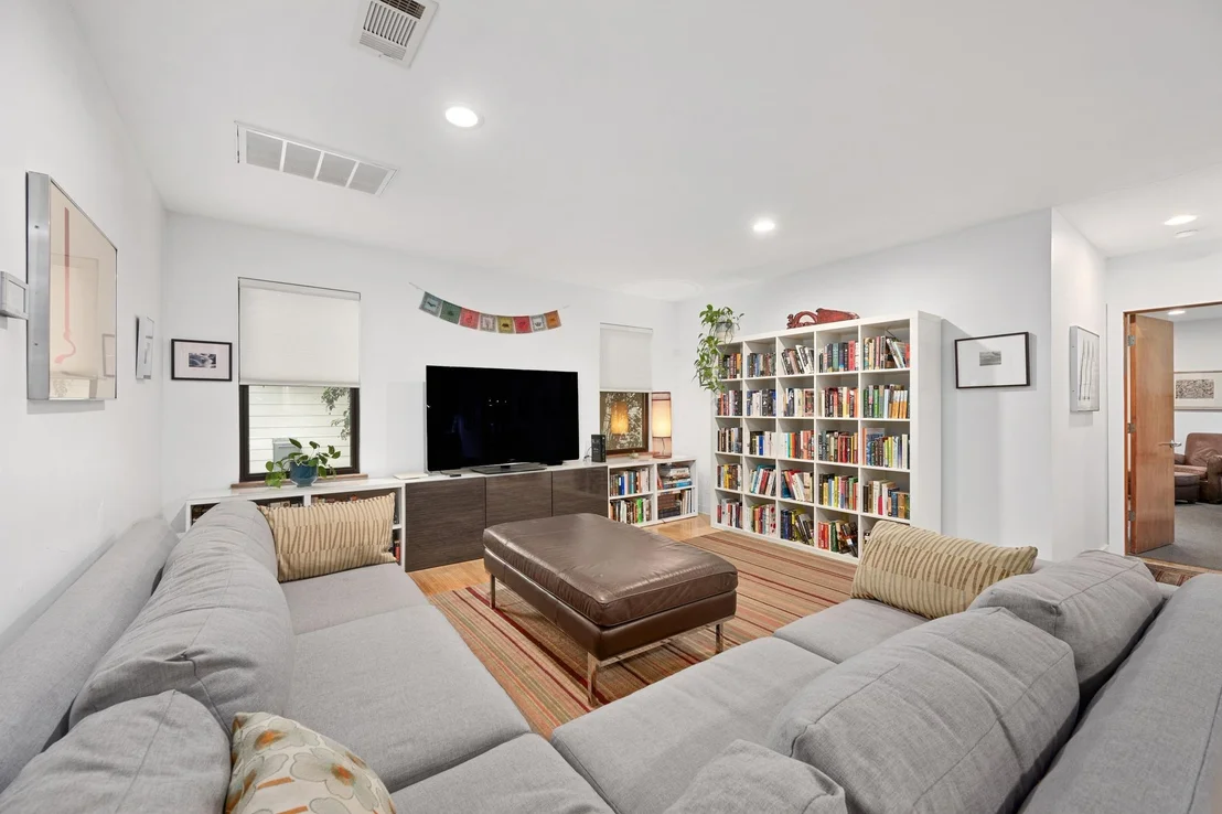 Photo of 2111 Wright ST
