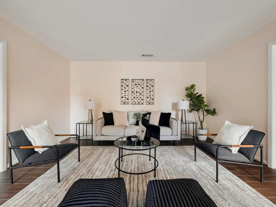 Photo of 7601 Parkview CIR