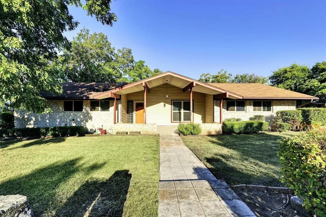 Photo of 6918 Vassar DR