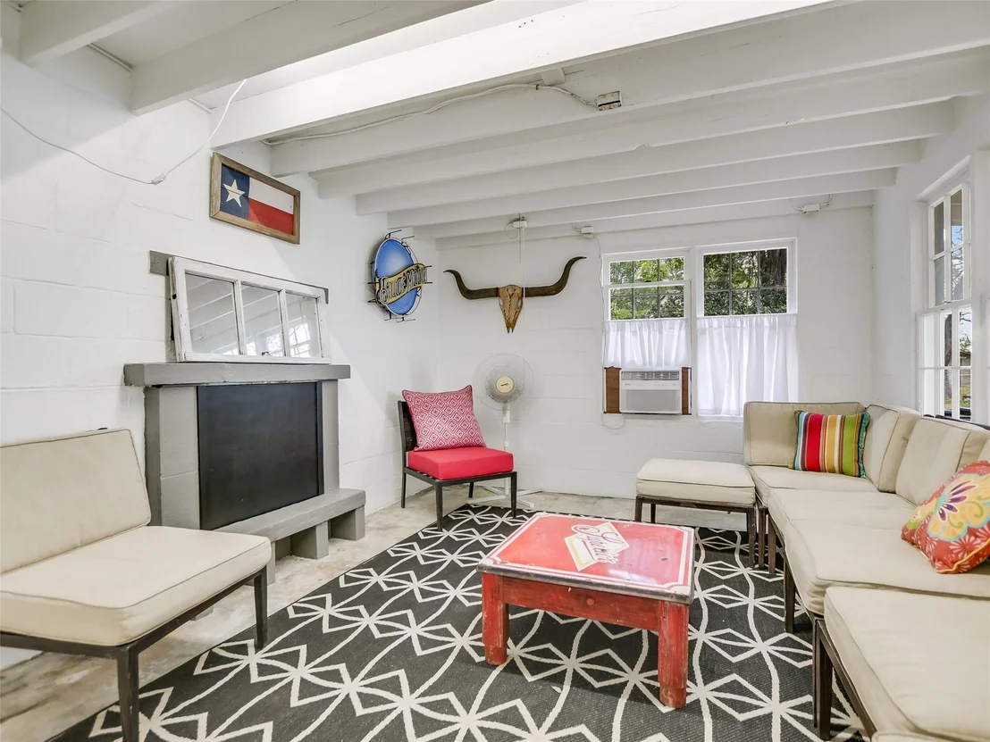 Photo of 16809 Hurst Creek CIR