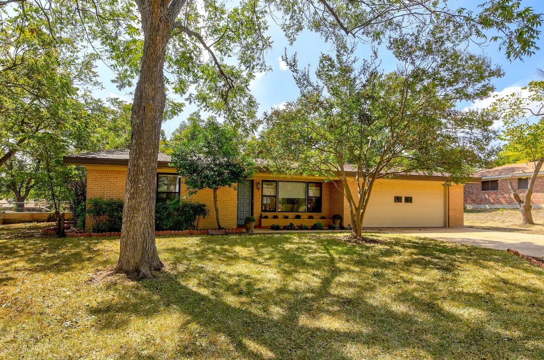 Photo of 1005 Salem LN