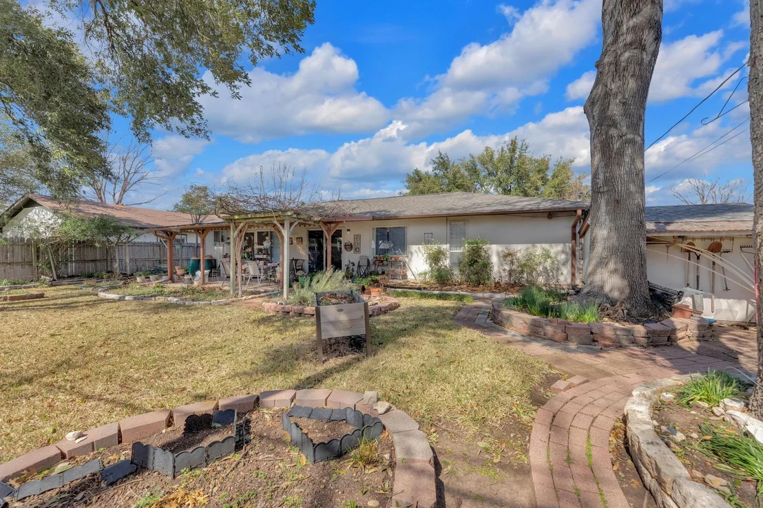 Photo of 3201 Foster LN