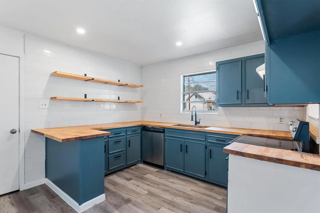 Photo of 1106 Hackberry DR