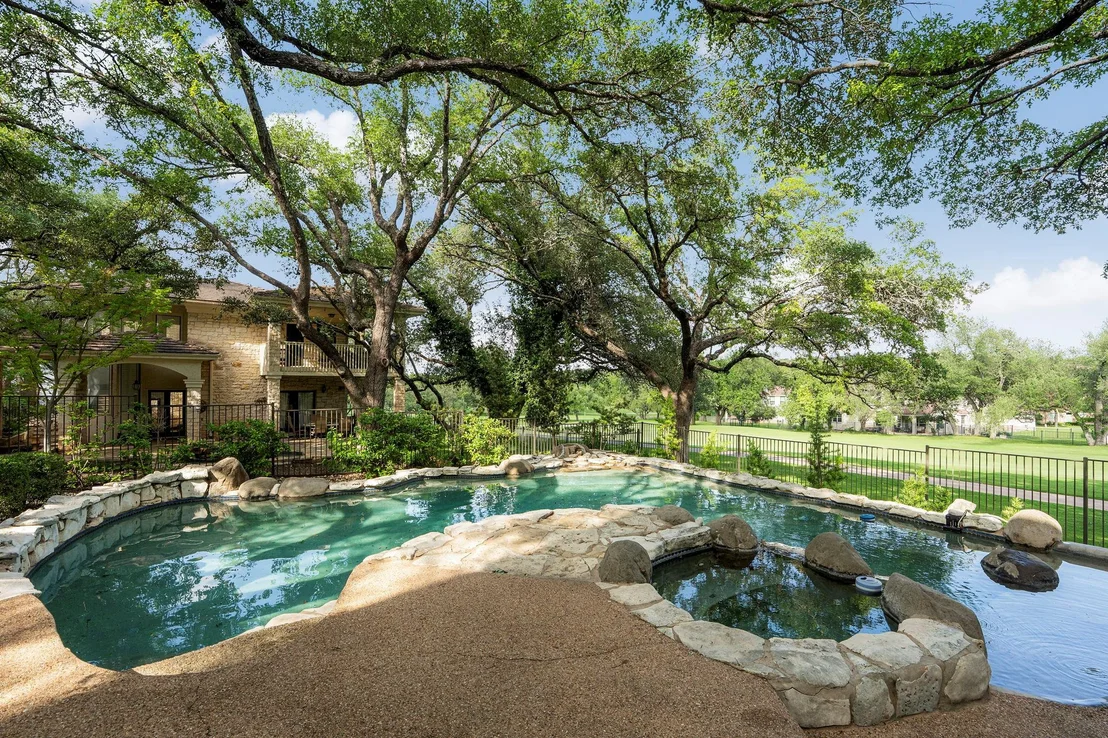 Photo of 12 Treehaven LN